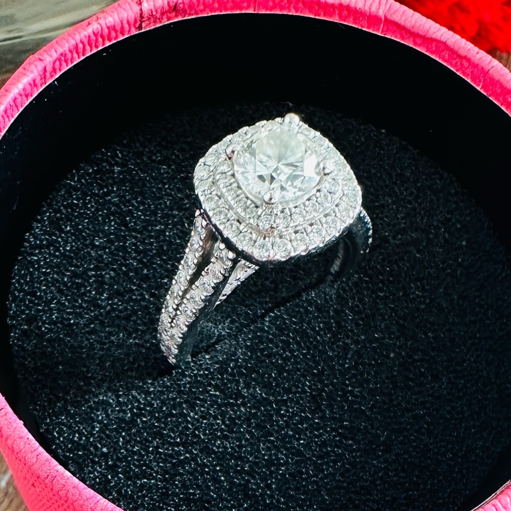 Vera Wang 2.20 CT T.W princess cut